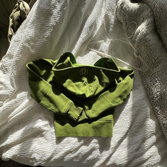 Lululemon Scuba Crop Size 2 - Picture 2 of 2